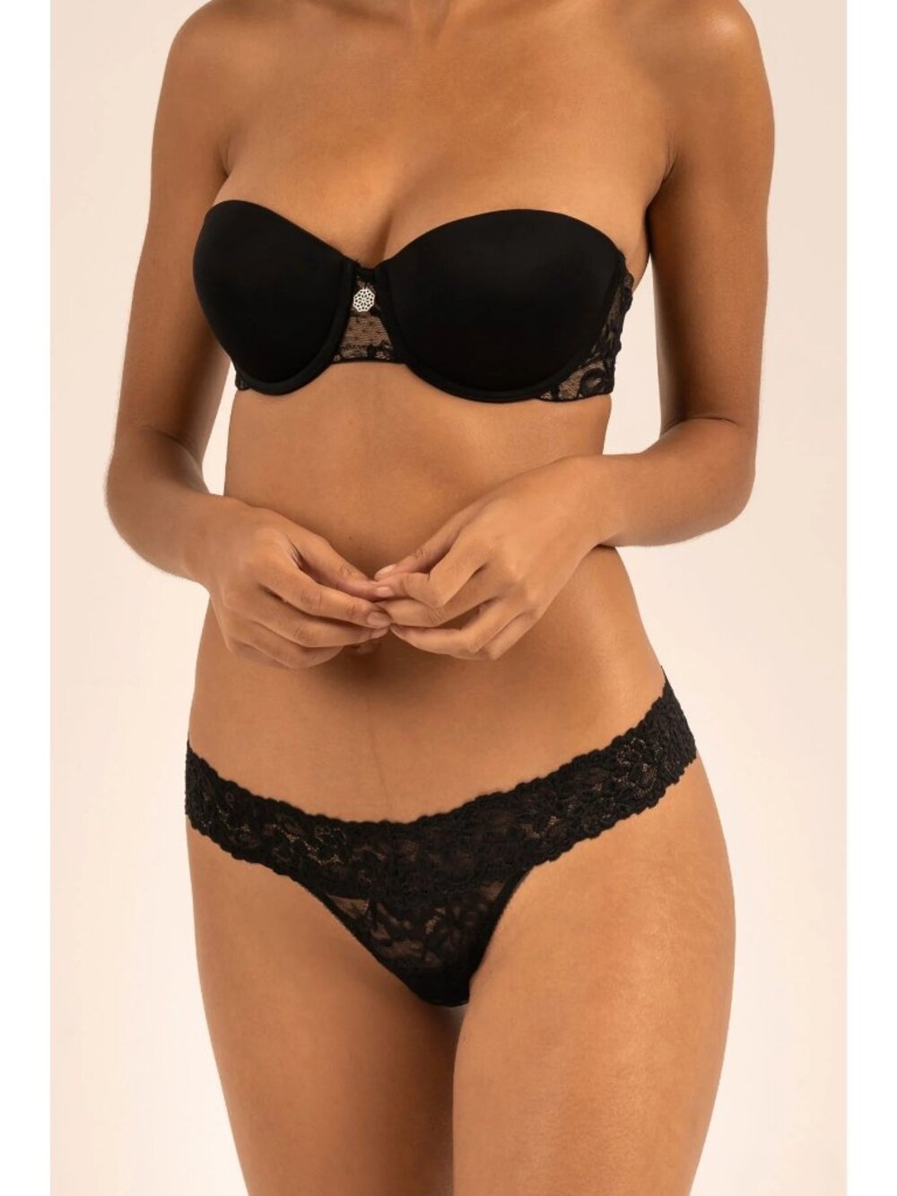 GIAPENTA Black Kavala Lace Thong Size Medium NEW NWT